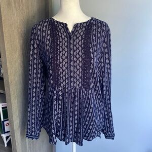 Ann Taylor Loft navy patterned blouse. Size S.